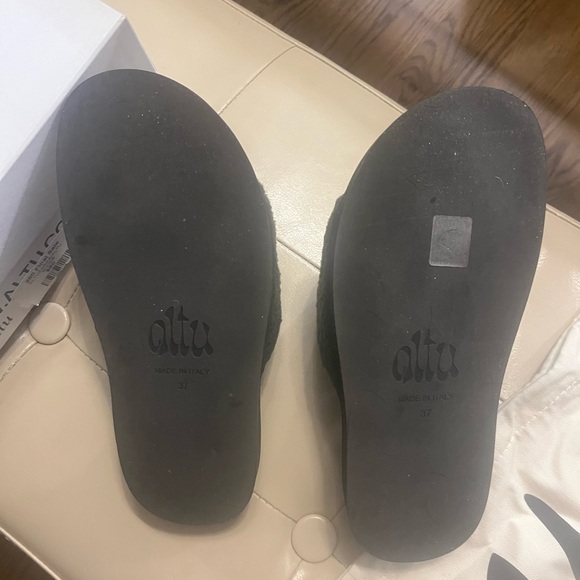 Altu Green Slides by ALTUZARRA/ALTU. Size 37. Worn once . Runs wide. - Picture 6 of 7